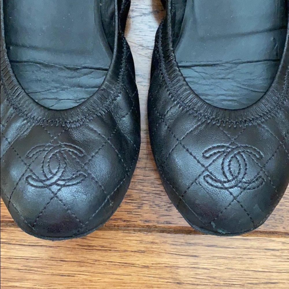 Rare Chanel Scrunched Quilted Black Lambskin Flats - Picture 2 of 7